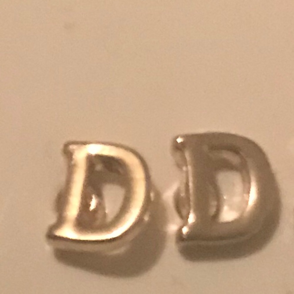 🎈 Letter D earrings 🎈